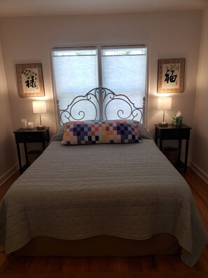 4 bedrooms, iron/ironing board, free WiFi, bed sheets - Come stay at this darling cozy cottage right on the creek. (Sheridan)