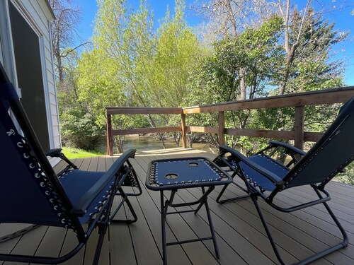 Come stay at this darling cozy cottage right on the creek.