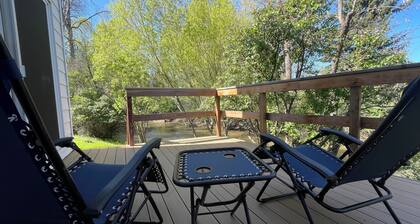 Come stay at this darling cozy cottage right on the creek.