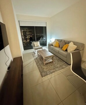 Smart TV - Confortable and Great Location (Doral)