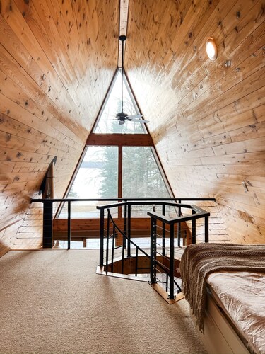 Cozy Gnome A-Frame on the Lake with Sauna