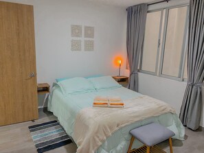 3 bedrooms, iron/ironing board, free WiFi, bed sheets - New apartment in Downtown Santa Rosa, well connected to thermal springs (Santa Rosa de Cabal)