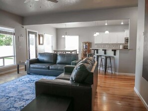 Smart TV, fireplace, video games, DVD player - Bear Creek Park |Large Home | Roaring Springs | Theatre Room (Meridian)