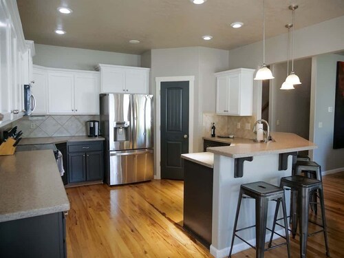 Sleeps 25 | Theater Room | Near Roaring Springs | Large Meridian Home