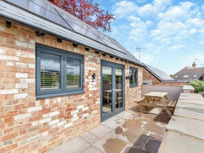 Outdoor dining - The Old Stables 1 - UK46682 (Shipton Under Wychwood)