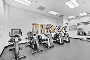 Fitness facility - Bay View Condo, Sleeps 6, Pool, Spa, Gym & Games! (Miami)