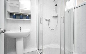 Shower, towels, soap, shampoo - STYLISH-BIRMINGHAM central home!!! (Birmingham)