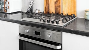 A kitchen with a gas stove, oven, and stainless steel countertops. - STYLISH-BIRMINGHAM central home!!! (Birmingham)