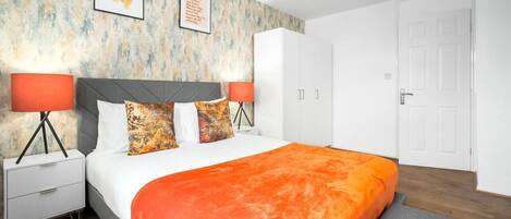 2 عدّة غرف نوم ومكواة/لوح كي وسرير سفر وواي فاي مجانًا