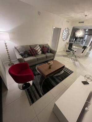 Living area - Sunset Miami


 (Doral)