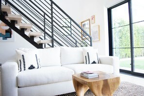 Interior - Designer Loft w Private Rooftop - 5 Mins to Hollywood (Los Angeles)