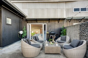 Terrace/patio - Urban Stellar - Hawkes Bay Holiday Home (Napier)