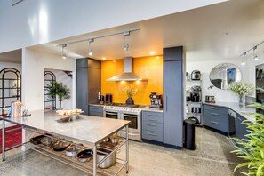 Fridge, microwave, dishwasher, coffee/tea maker