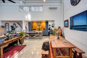 Dining - Urban Stellar - Hawkes Bay Holiday Home (Napier)