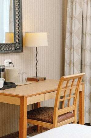 32-英寸纯平电视（配备有线频道）