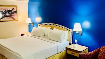 Standardzimmer, 1 King-Bett | Zimmersafe, Schreibtisch, laptopgeeigneter Arbeitsplatz