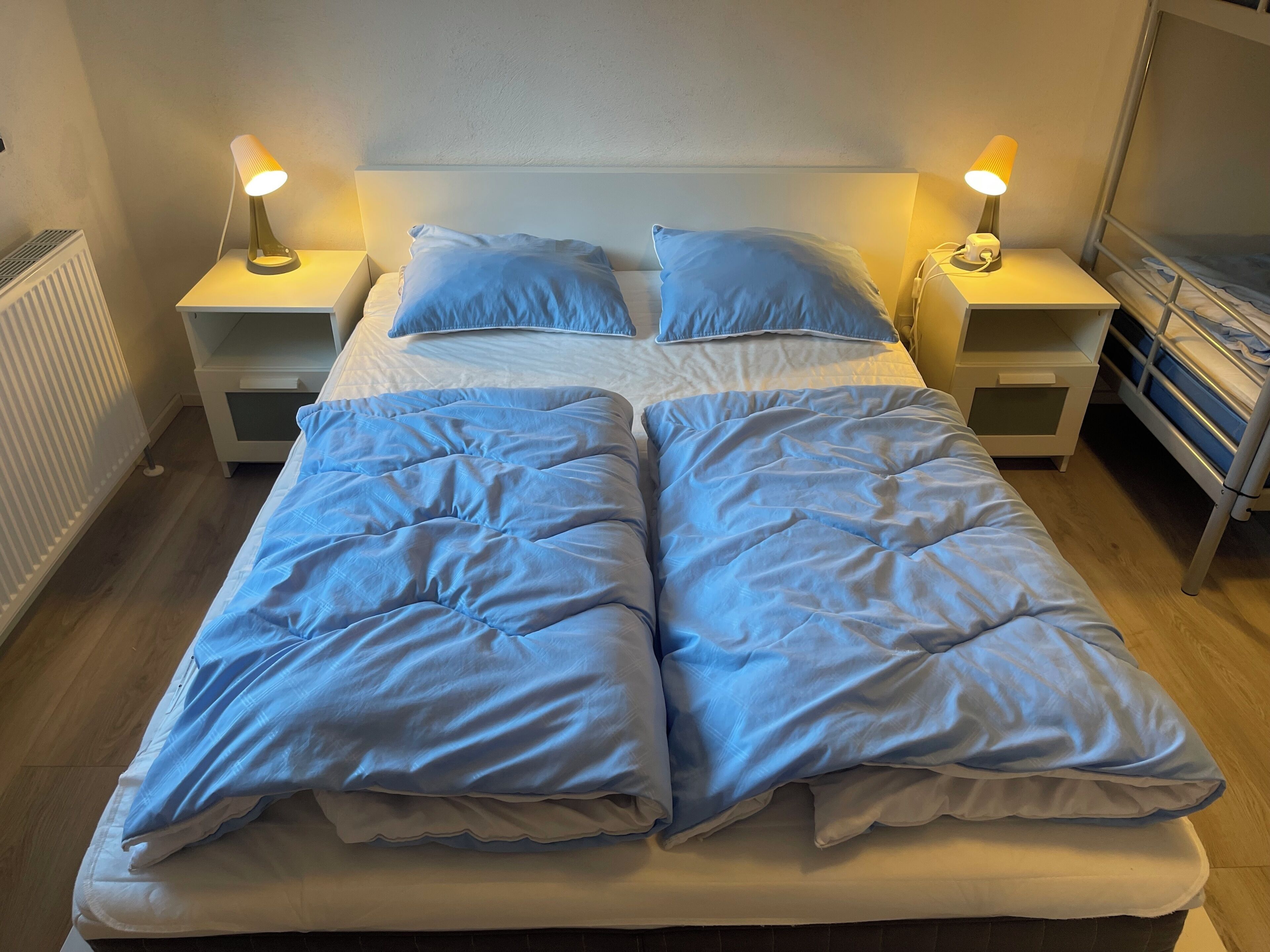 Ropa de cama hipoalergénica y escritorio