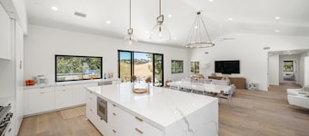 Sunset View Luxury Living on 5 Picturesque Acres