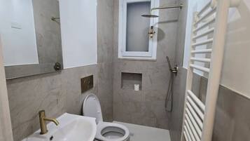 Doccia, asciugacapelli, bidet, asciugamani