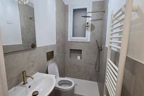 Shower, hair dryer, bidet, towels - 2 Bedroom Apartment in Viserbella (Viserbella)