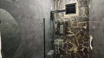 Comfort tweepersoonskamer | Hypoallergeen beddengoed, een kluis op de kamer, individueel gedecoreerd