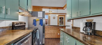 Maple Hill Resort "Dally Cabin" 1 Hour from Mpls on Clearwater and Grass Lake