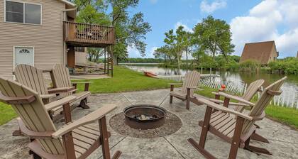 Maple Hill Resort "Waters Edge" 1 Hour from Mpls on Clearwater and Grass Lake