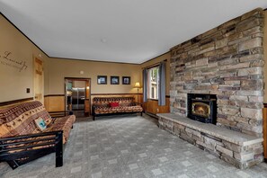 Smart TV, fireplace, DVD player