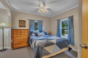 4 bedrooms, iron/ironing board, free WiFi, bed sheets