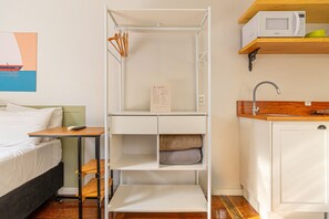 Ferros/tábuas de passar roupa, berço de viagem, Wi-Fi, roupa de cama
