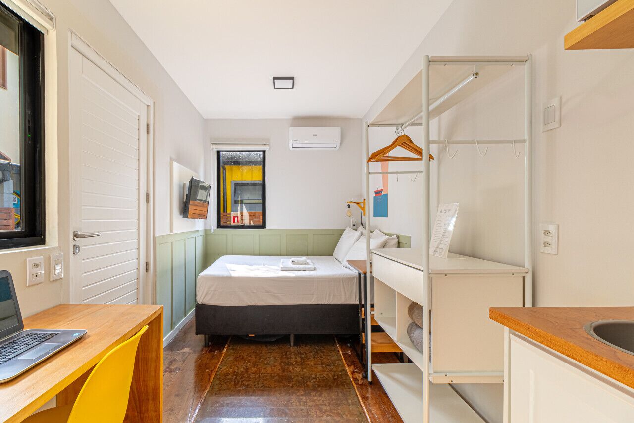 Tabla de planchar con plancha, cuna de viaje y wifi gratis 