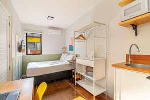 Bügeleisen/Bügelbrett, Reisekinderbett, kostenloses WLAN, Bettwäsche