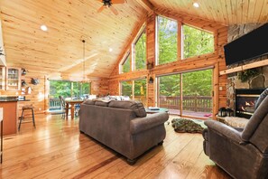 Smart-TV, Kamin, DVD-Player, Tischfußball