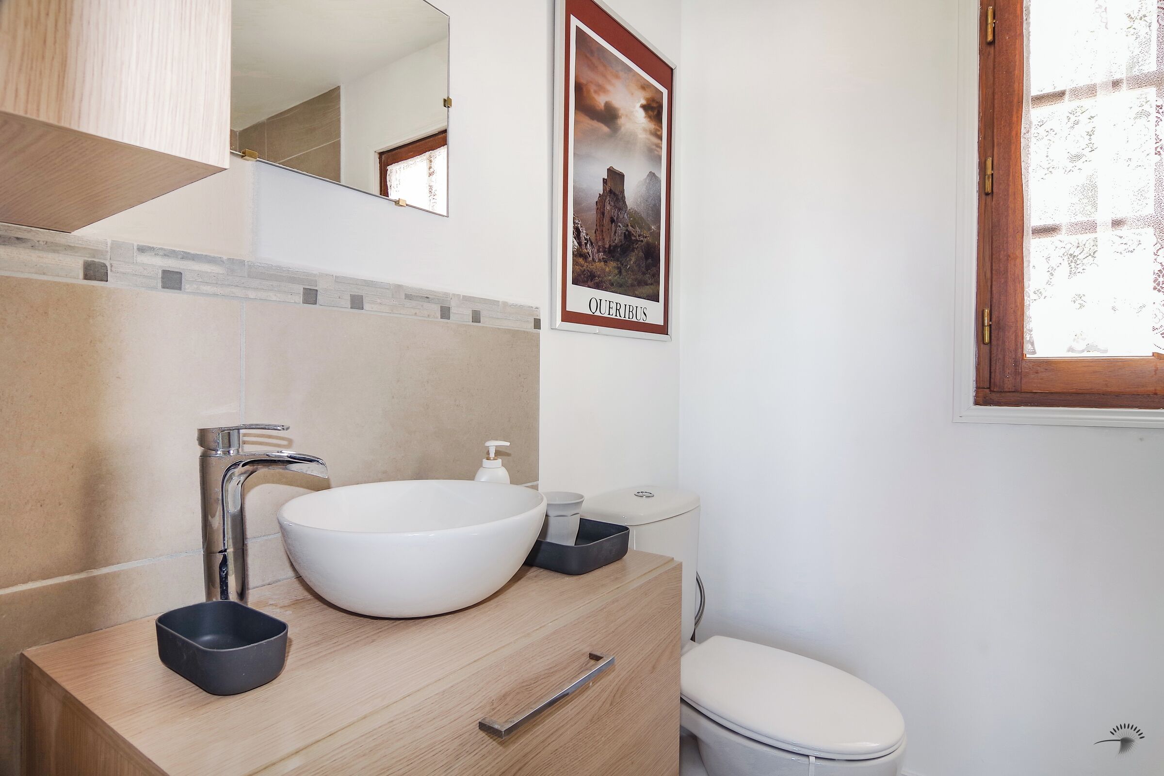 Sèche-cheveux, serviettes fournies