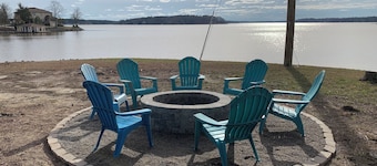 Lakefront spectacular view