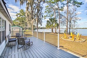 Terrace/patio - Lakeside getaway! (Midway)