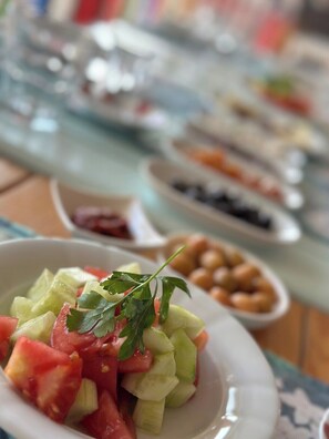 Tägliches inbegriffenes kontinentales Frühstück