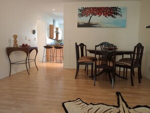 Apartment, 3 Schlafzimmer, barrierefrei, Raucher | Speisen