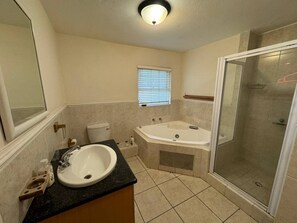 Apartment, 3 Schlafzimmer, barrierefrei, Raucher | Badezimmer