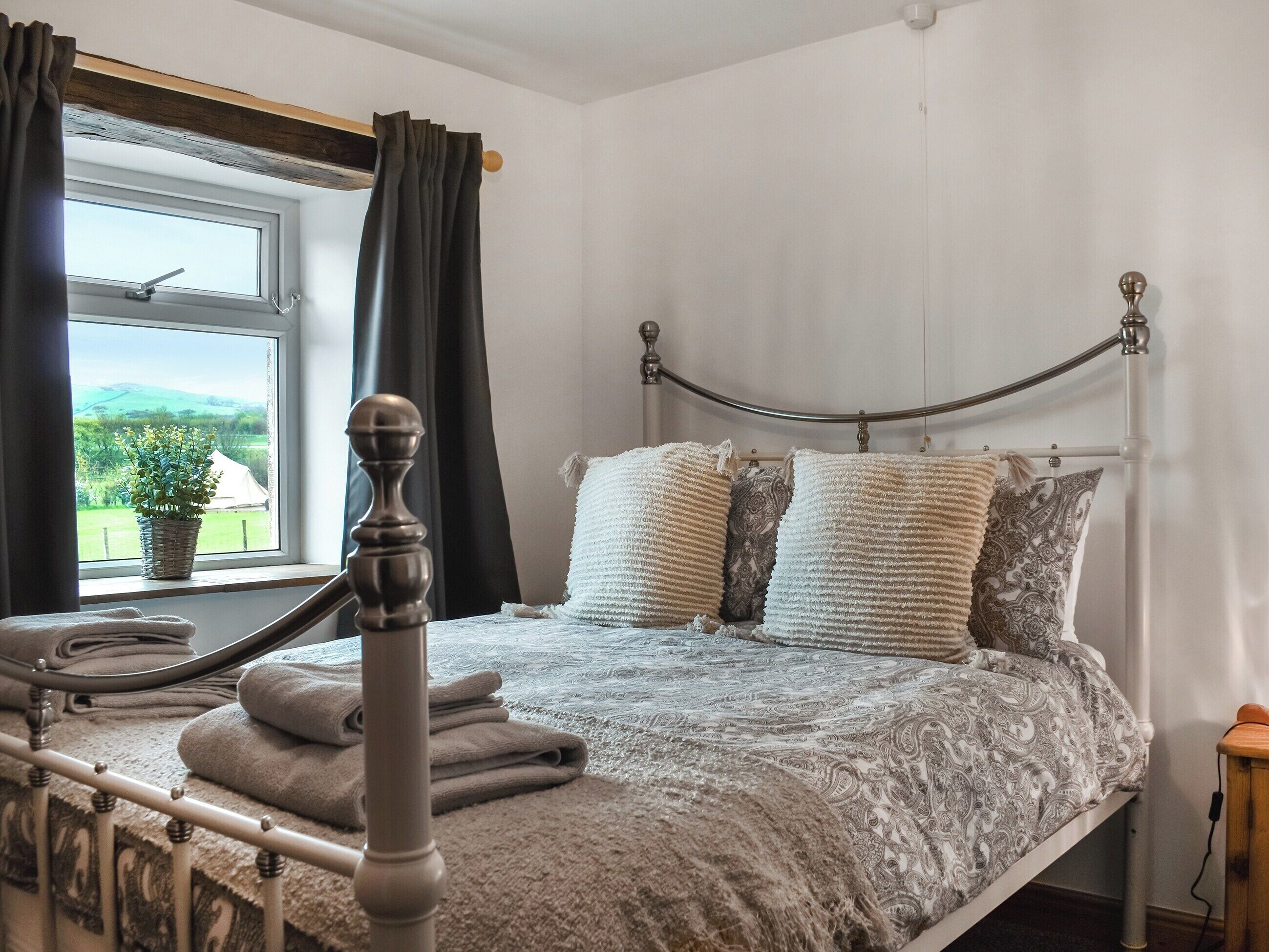 3 bedrooms, free WiFi, bed sheets
