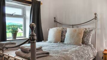 3 bedrooms, free WiFi, bed sheets