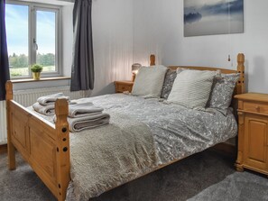 3 室のベッドルーム、WiFi (無料)、ベッドシーツ