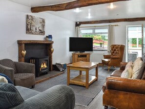 A living room with a fireplace, a television, and seating arrangements. - New House Farm - UKC6912 (Cowan Bridge, near Kirkby Lonsdale)