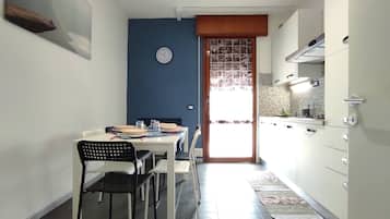 Apartment, 3 Bedrooms, Terrace, Garden View | Interior