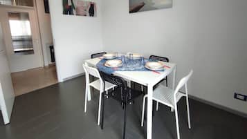 Apartment, 3 Bedrooms, Terrace, Garden View | Interior
