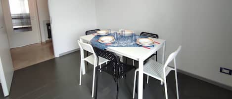 Departamento, 3 habitaciones, Terraza, vista al jardín | Interior