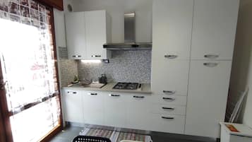 Apartment, 3 Bedrooms, Terrace, Garden View | Interior