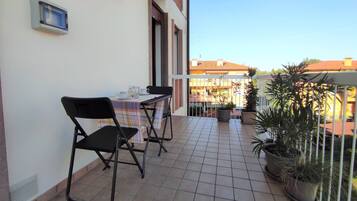 Apartamento, 3 habitaciones, terraza, vistas al jardín | Balcón