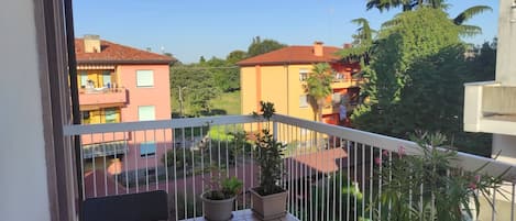 Appartement, 3 chambres, terrasse, vue sur le jardin | Balcon