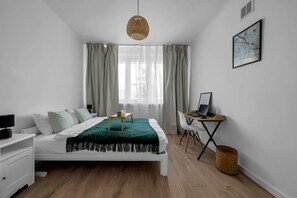 1 habitación, escritorio, tabla de planchar con plancha y wifi gratis 